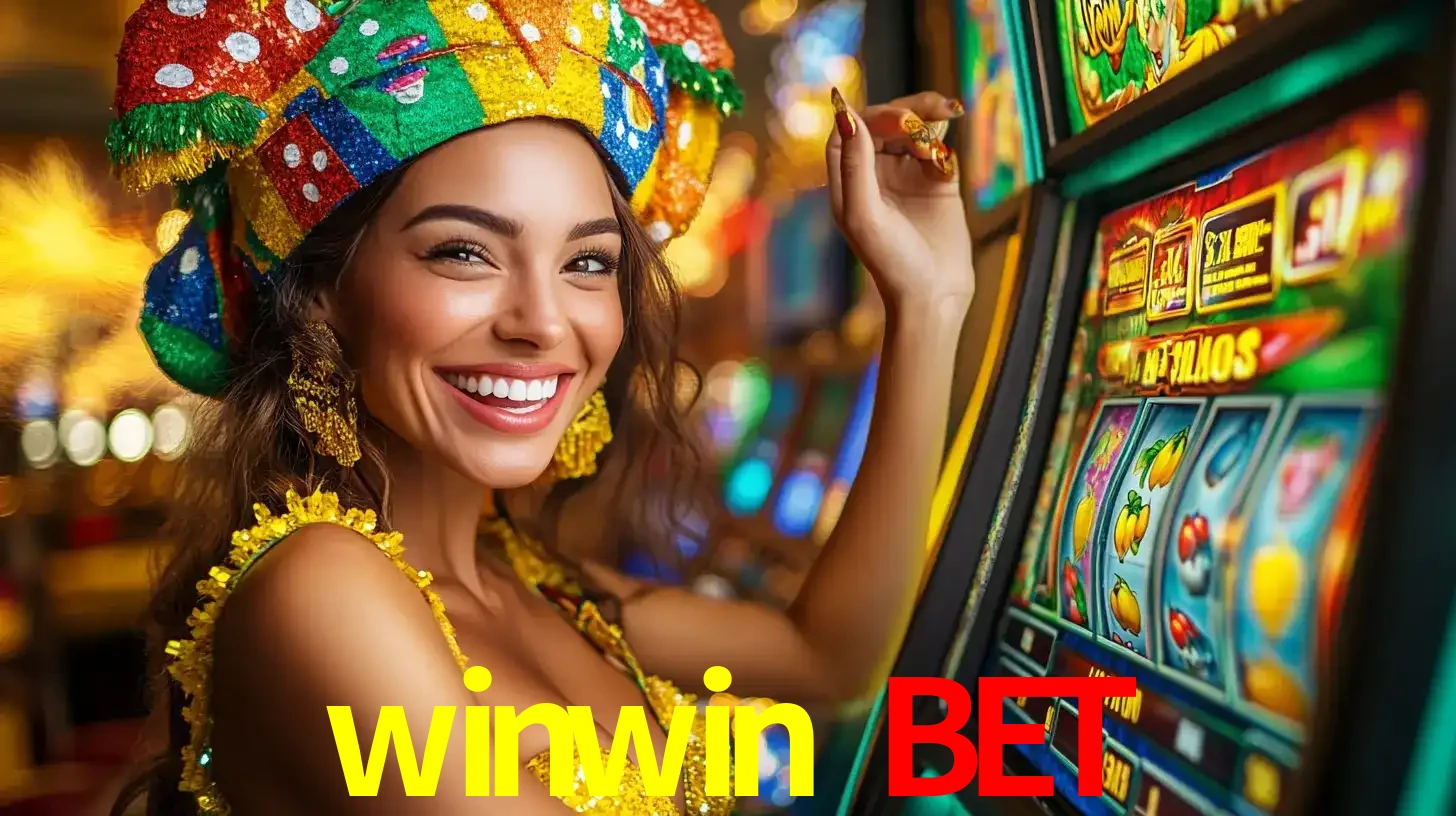 Mulher feliz com traje de carnaval amarelo e colorido ao lado de uma máquina de caça-níqueis, aproveitando a diversão e os jogos temáticos do cassino winwin bet.